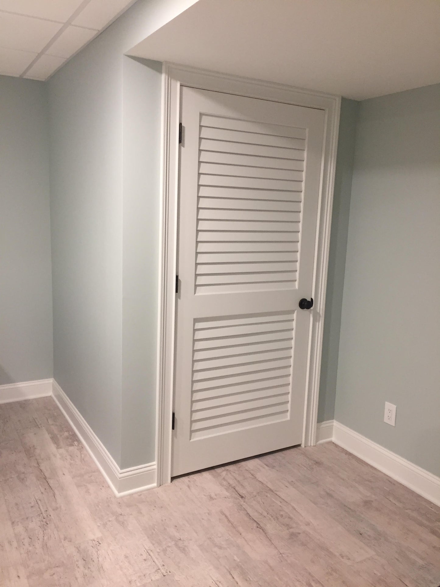 Two Plantation Louver Panel Interior Door (Primed)